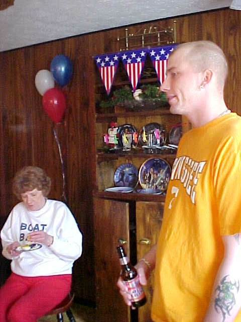 home-leave-pics01.jpg 
480 x 640 JPEG-compressed image 
(59,505 bytes)