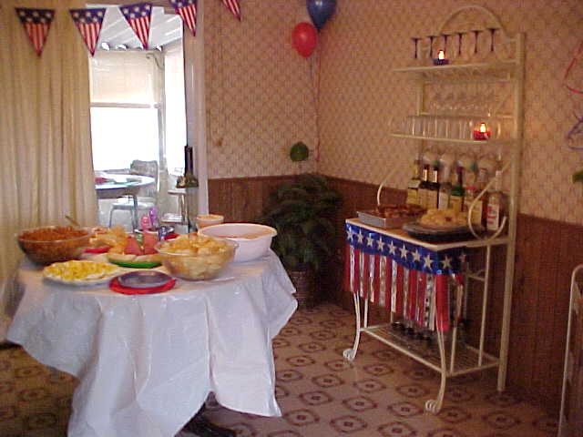 home-leave-pics04.jpg 
640 x 480 JPEG-compressed image 
(36,485 bytes)