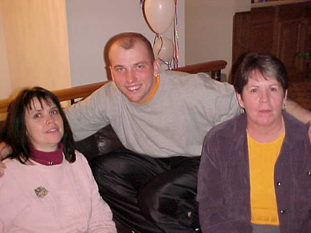 home-leave-pics09.jpg 
640 x 480 JPEG-compressed image 
(25,781 bytes)